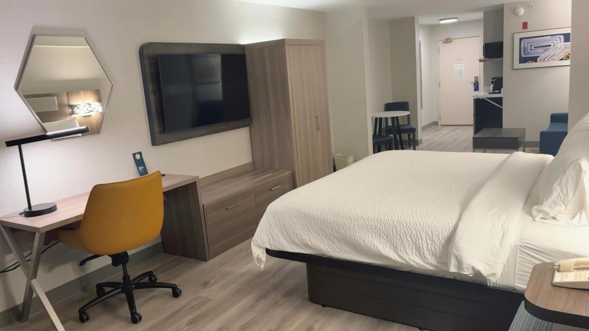 Hotel Express & Drums-hazelton By Ihg 2*