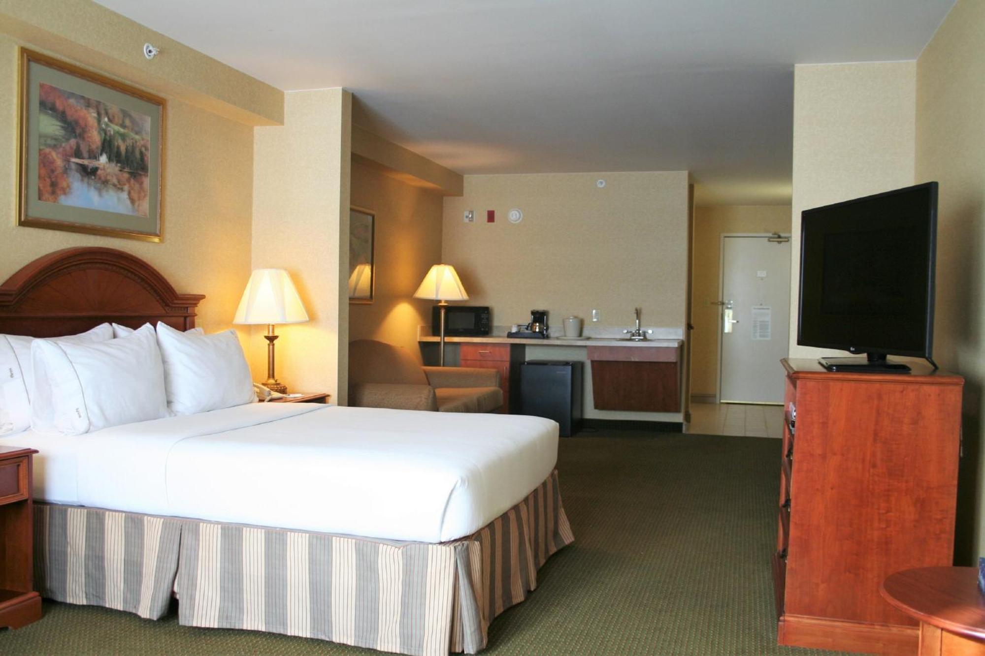 Express & Drums-hazelton By Ihg Hotel