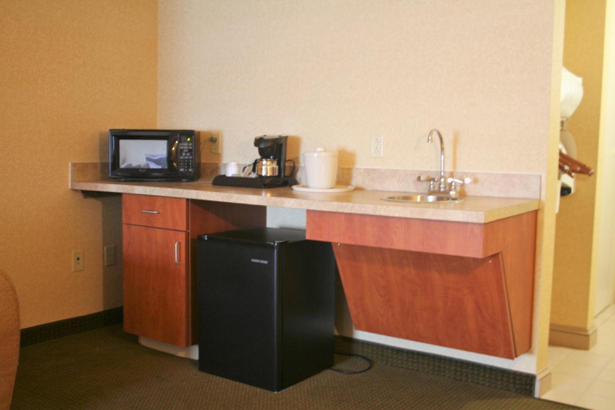 Express & Drums-hazelton By Ihg Drums